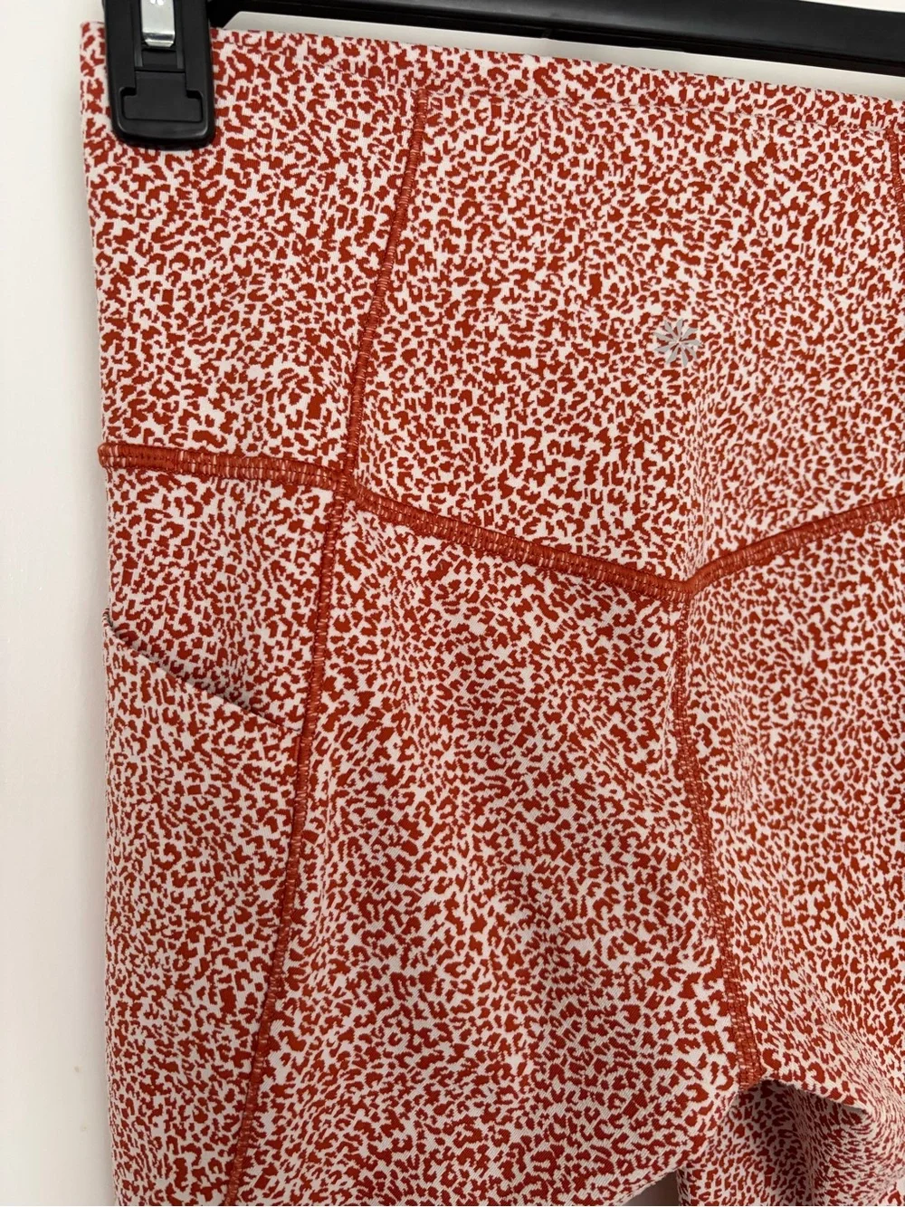 Athleta Salutation Stash || Textured Tight 7/8 Legging Size XS Orange Cheetah